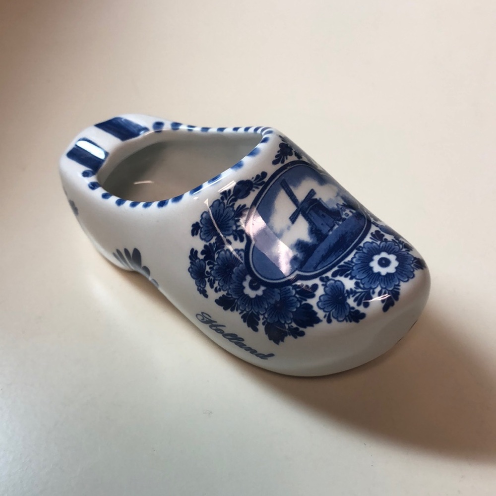 Delft Blue clog ashtray